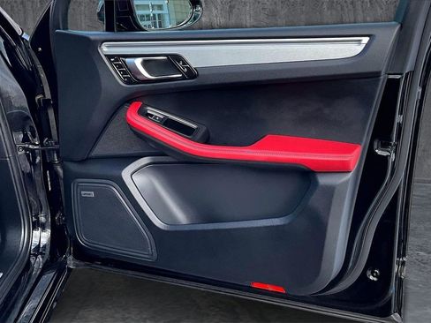 Used 2020 Porsche Macan Turbo image 28