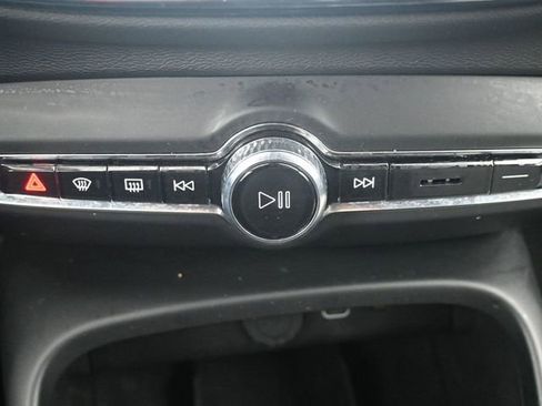 Used 2024 Volvo XC40 B5 Core image 19