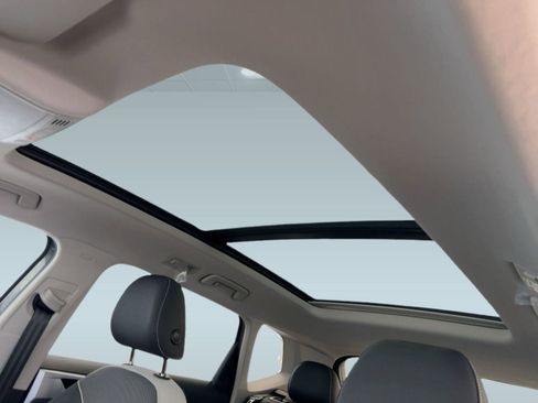 New 2026 Volkswagen Taos SE image 16