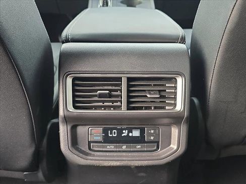 Certified 2025 Volkswagen Atlas SE image 11