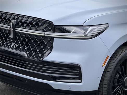 New 2025 Lincoln Navigator Reserve w/ Jet Appearance Package image 2