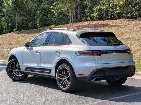 Certified 2025 Porsche Macan AWD/4WD image 3