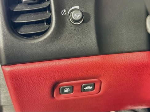 Used 2006 Chevrolet Corvette Coupe w/ Preferred Equipment Group RWD image 10