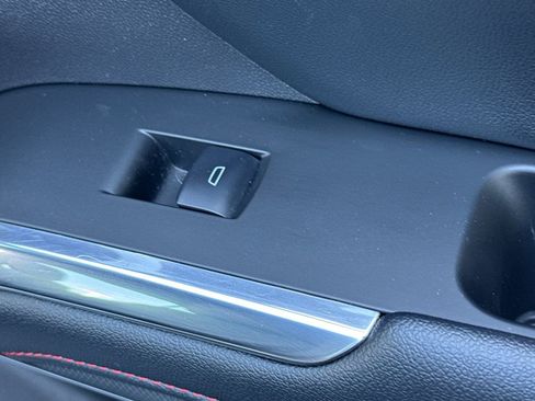 Used 2025 Chevrolet Traverse Z71 image 24