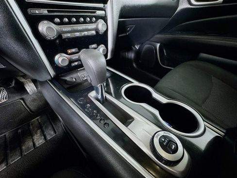 Used 2019 Nissan Pathfinder S image 16