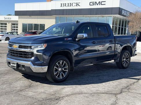 Used 2022 Chevrolet Silverado 1500 LT w/ Z71 Off-Road Package image 22