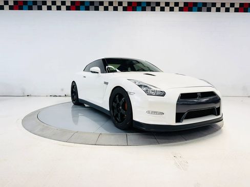 Used 2014 Nissan GT-R Black Edition AWD/4WD image 21