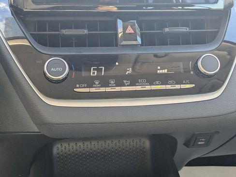 Used 2025 Toyota Corolla LE image 20