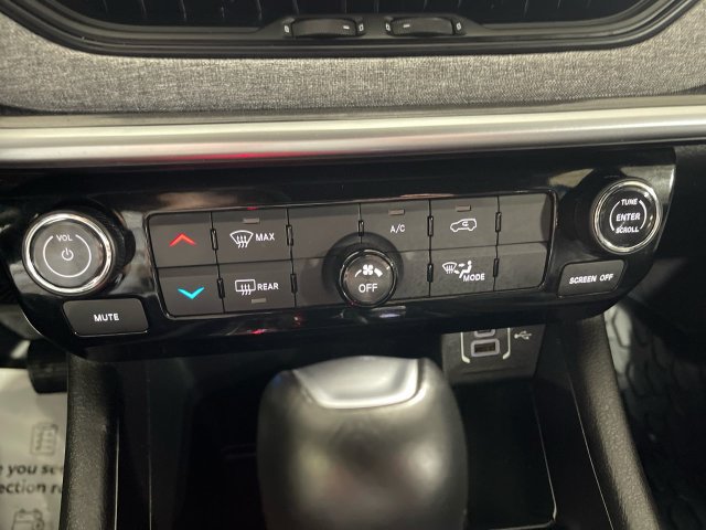 Certified 2025 Jeep Compass Latitude AWD/4WD image 19