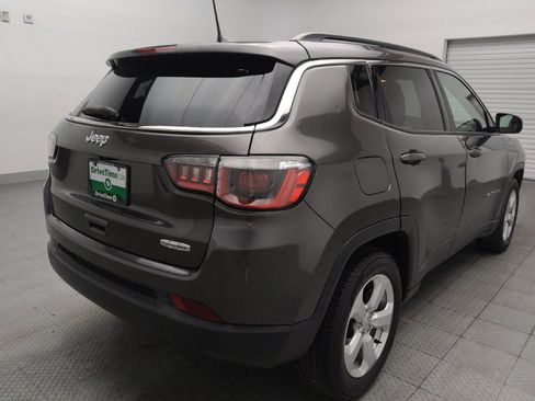Used 2017 Jeep Compass Latitude w/ Popular Equipment Group FWD image 9