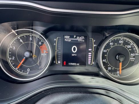 Used 2020 Jeep Cherokee Latitude w/ Cold Weather Group image 13