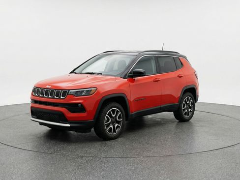 Used 2025 Jeep Compass Trailhawk AWD/4WD image 3