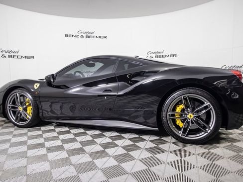 Used 2017 Ferrari 488 GTB RWD image 11