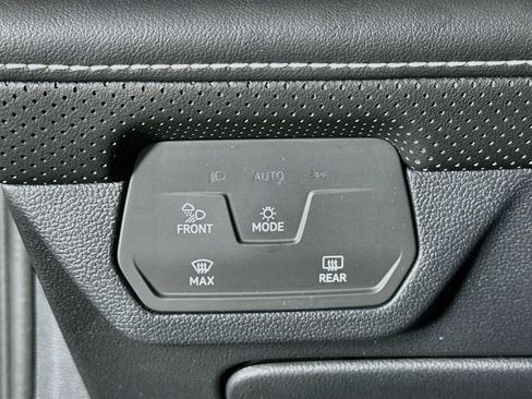 Used 2024 Volkswagen Atlas SE FWD image 17