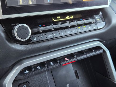 Used 2025 Toyota Sequoia Platinum image 17