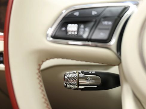 Used 2022 Bentley Flying Spur Plug-In Hybrid AWD/4WD image 36