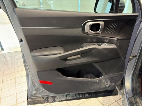 Used 2024 Kia Sorento LX image 13