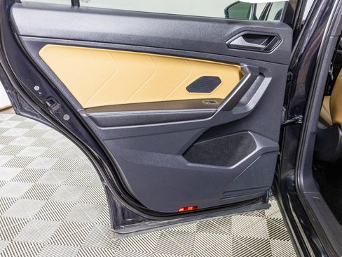 Used 2022 Volkswagen Tiguan SE w/ Panoramic Sunroof Package AWD/4WD image 40