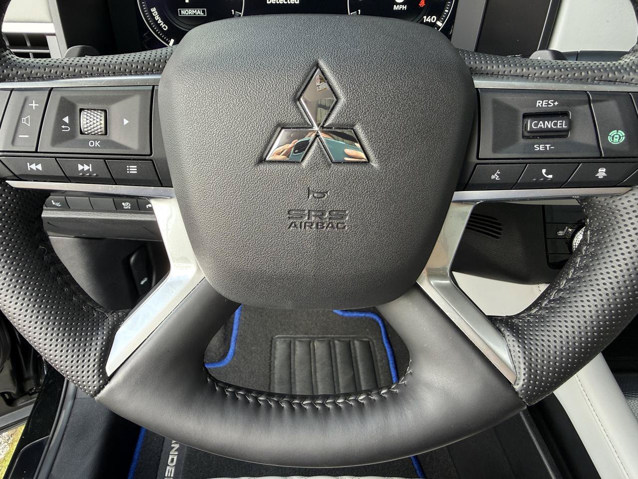 Used 2025 Mitsubishi Outlander SEL AWD/4WD image 16