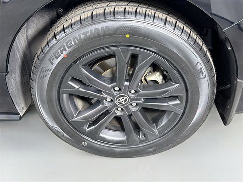 Certified 2024 Toyota Sienna XLE Woodland Edition image 33