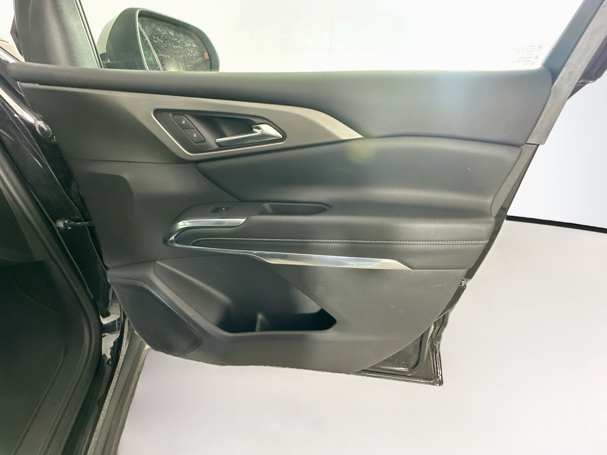 Used 2025 Chevrolet Traverse LT FWD image 34