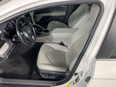 Used 2023 Toyota Camry SE image 19