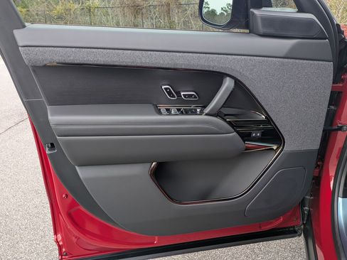 Used 2024 Land Rover Range Rover Sport SE image 19