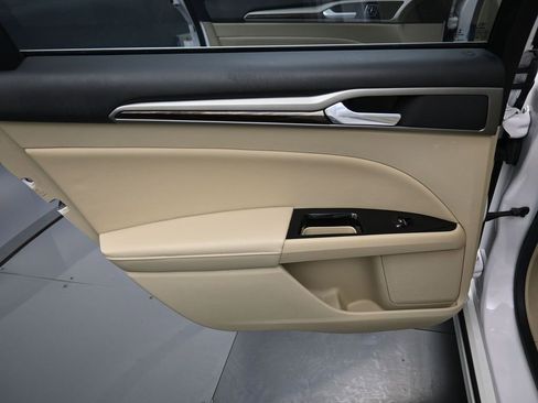 Used 2014 Ford Fusion Energi SE image 31