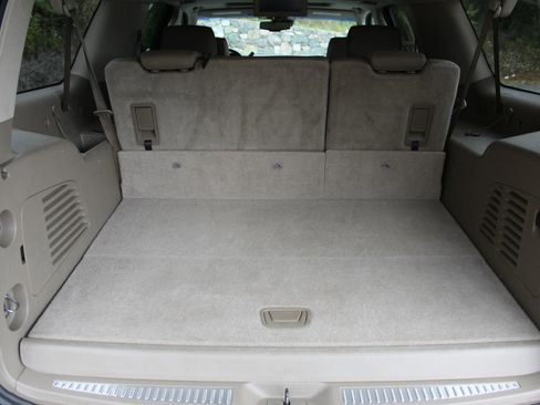 Used 2015 Chevrolet Suburban LT image 15