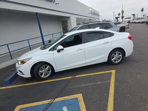 Used 2017 Chevrolet Cruze LT w/ Convenience Package image 8