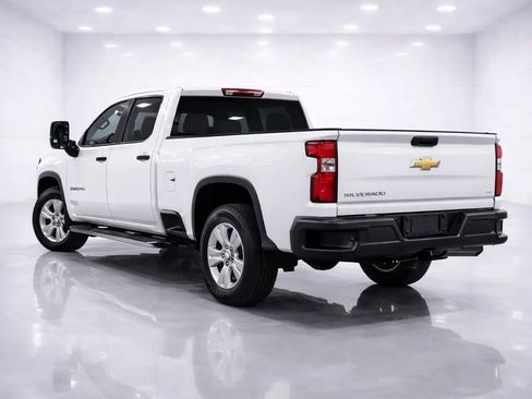 Used 2023 Chevrolet Silverado 2500 Custom w/ Custom Convenience Package image 3