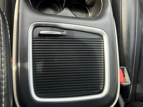 Used 2023 Chrysler Pacifica Touring-L FWD image 31