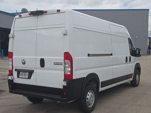 Used 2024 RAM ProMaster 2500 w/ Convenience Group FWD image 3