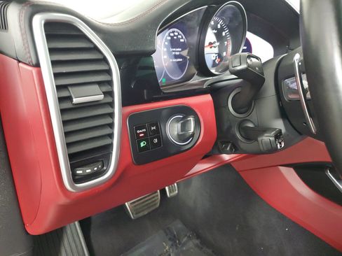 Used 2019 Porsche Cayenne Turbo image 29