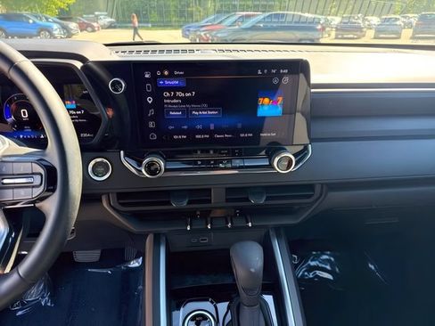 Used 2025 Chevrolet Colorado W/T w/ WT Convenience Package II AWD/4WD image 20