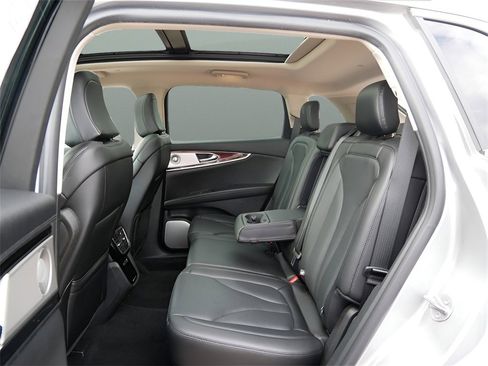 Used 2023 Lincoln Nautilus Reserve w/ Equipment Group 202A image 11