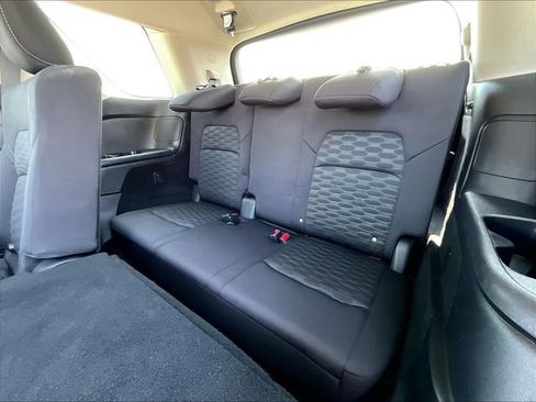 Used 2023 Nissan Pathfinder SV image 17