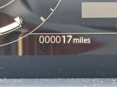 New 2025 Land Rover Discovery Dynamic SE image 11