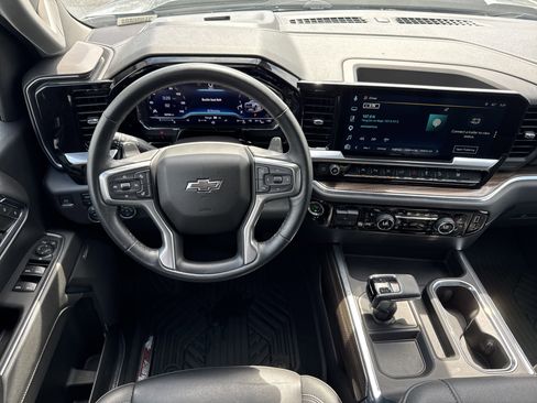 Used 2024 Chevrolet Silverado 1500 LT Trail Boss w/ LT Trail Boss Premium Package AWD/4WD image 18