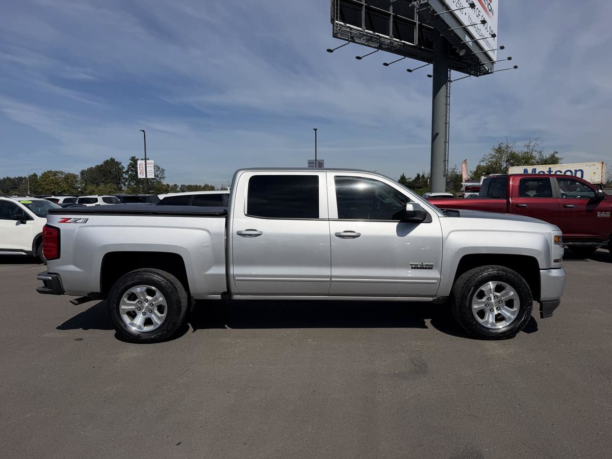 Used 2018 Chevrolet Silverado 1500 LT w/ Texas Edition AWD/4WD image 9