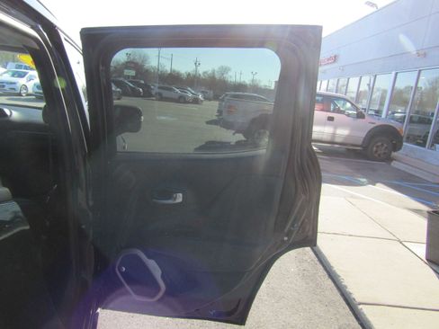 Used 2016 Jeep Renegade 75th Anniversary image 12