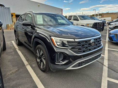 Used 2024 Volkswagen Atlas Cross Sport SE FWD image 3