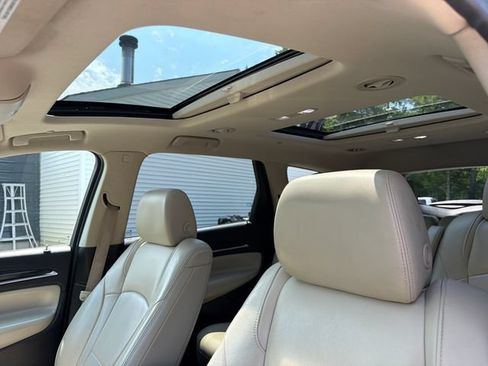 Used 2019 Buick Enclave Essence AWD/4WD image 22