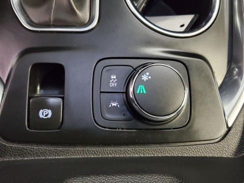 Used 2021 Chevrolet Traverse LT FWD image 28