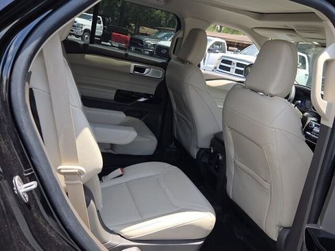 Used 2021 Ford Explorer Platinum w/ Equipment Group 601A AWD/4WD image 17