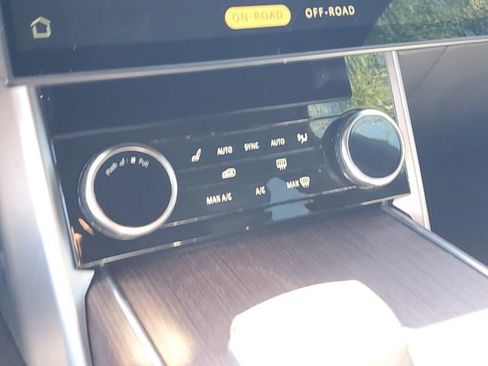 Used 2023 Land Rover Range Rover SE image 28