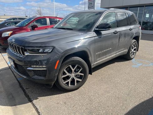 Used 2025 Jeep Grand Cherokee Limited image 5