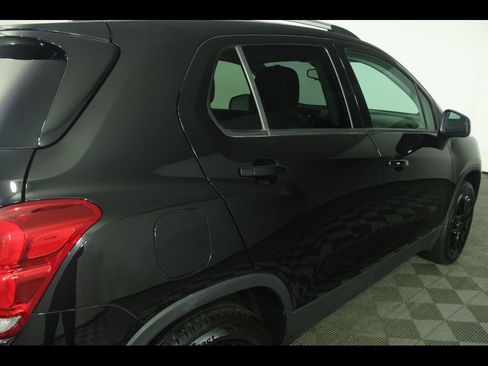 Used 2022 Chevrolet Trax LT w/ Driver Confidence Package image 16