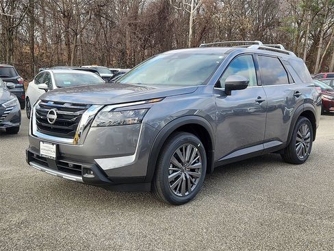 New 2025 Nissan Pathfinder SL image 2
