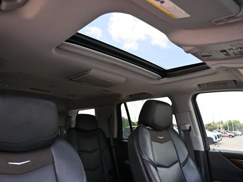 Used 2018 Cadillac Escalade Premium Luxury w/ LPO, Radiant Package RWD image 27